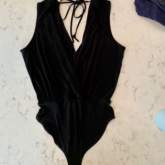 BCBGeneration black Low V-Neck Bodysuit - Picture 5 of 11